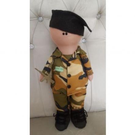 فروشنده عروسک بافتنی سرباز